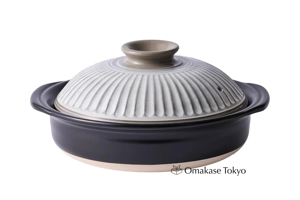 Ginpo Kikka Banko Donabe Japanese Clay Pot for 3 to 4 persons - Image 4