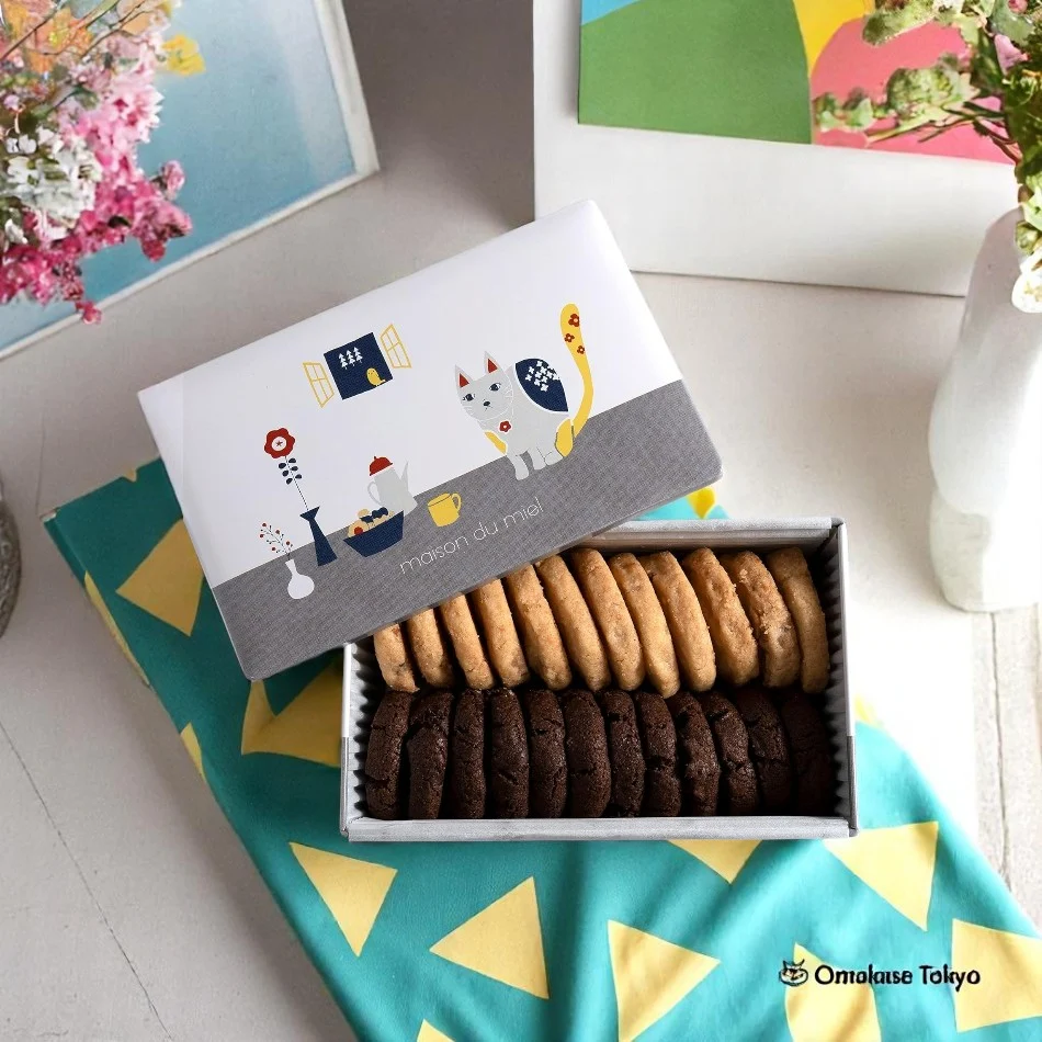 Premium Cat Sabre Cookie Tin Gift Set