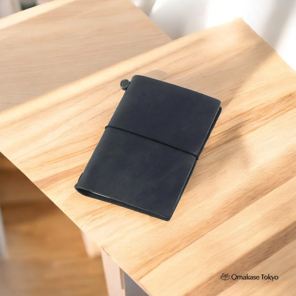 Traveler’s Notebook – Passport Size (Black)